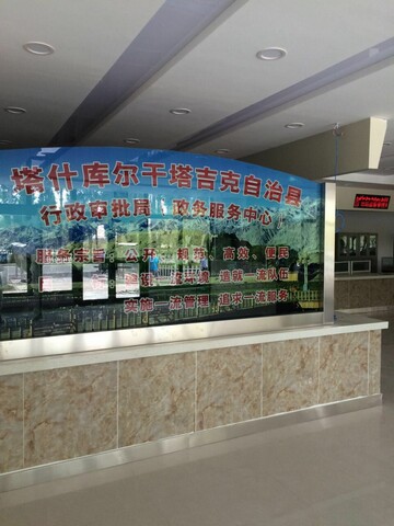 新疆自治區(qū)塔縣政務服務中心叫號系統(tǒng)、信息發(fā)布系統(tǒng)由米可提供1.jpg